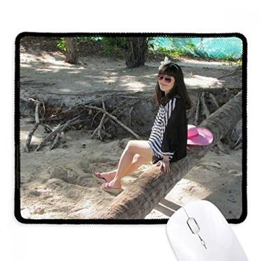 Imagem de Tapete de borracha para jogos Beach Coconut Ellie Yao Sea Pink Hat Mousepad com borda costurada