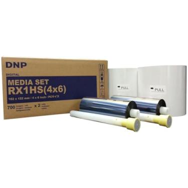 Imagem de DNP Meio de impressão de 10 x 15 cm para subimpressora DS-RX1HS Dye Sub; 700 impressões por rolo; 2 rolos por caixa (1400 impressões no total).