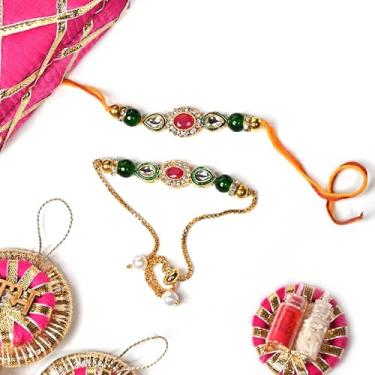 Imagem de IGH 2 Rakhi para irmão e casal Bhabhi Lumba para Bhai, cunhada, Bro Rakhi Threads on Rakshabandhan Designer Rakhee pulseira, Pack of 2, Sem Pedra Preciosa