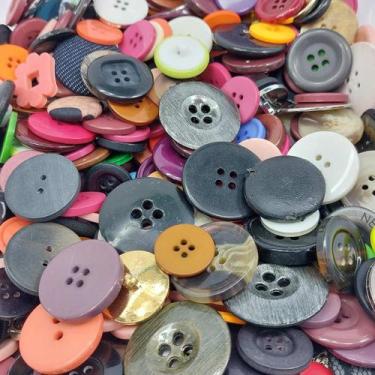Imagem de Botões Plásticos Sortidos Tamanho pequeno até 12mm Cores Variadas 4439