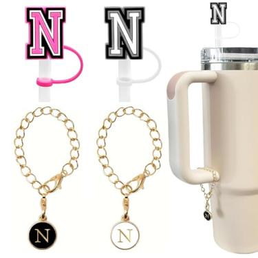 Imagem de 4 peças de acessório de garrafa de água com letras fofas compatíveis com copos Stanley, tampa de cobertura de canudo à prova de poeira de silicone, pingente de chaveiro de copo personalizado