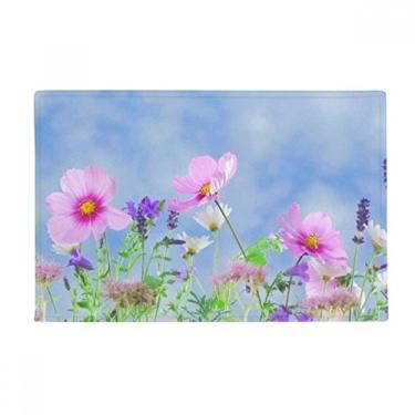 Imagem de DIYthinker Tapete de chão com flores roxas e rosa com fundo azul, tapete antiderrapante para porta de banheiro
