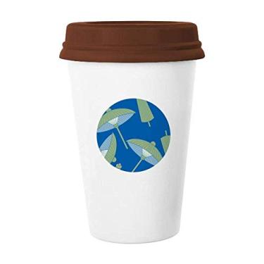 Imagem de Guarda-chuva de papel verde com estampa de nuvem caneca de café copo de cerâmica