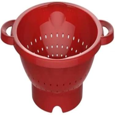 Imagem de Escorredor de massa com alca vermelha para macarrao, funcional, util e duravel.