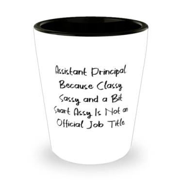 Imagem de Presentes principais de assistente inapropriados, assistente principal. Because Classy Sassy and a Bit, Copo de tiro de Natal para assistente principal
