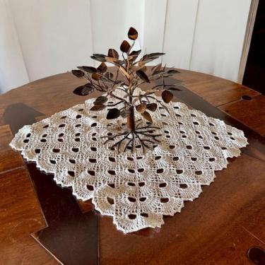 Imagem de Toalha De Centro Quadrada Leque Barbante Fino Crochê Artesanal 54x54cm