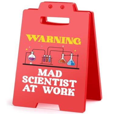 Imagem de Warning Mad Scientist at Work Placa engraçada de mesa para laboratório de sala de aula de química, decorações de festa de ciência, presentes para professores, cientistas, amantes de ciência - vermelho