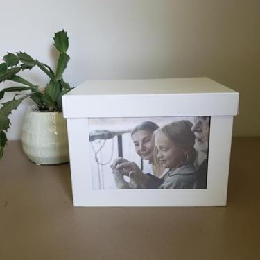 Imagem de Caixa Organizadora com espaço para Foto 10x15cm, Decorativa, Porta-retrato, branca, metal - GEGUTON