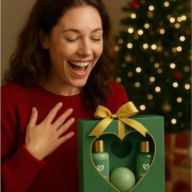 Imagem de Kit presente de Natal presente SPA feminino para esposa, namorada,mãe com Vela aromatica + Creme Hidratante + Sabonete para banho + Espuma efervescente de banho