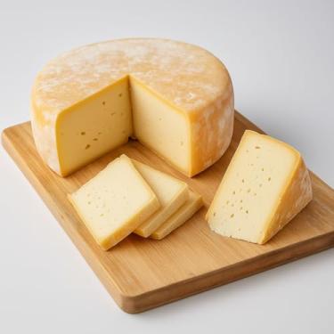 Imagem de Queijo Minas Artesanal Meia Cura, 20 dias de Maturação, Semi-Duro, Produzido na região da Serra da Canastra