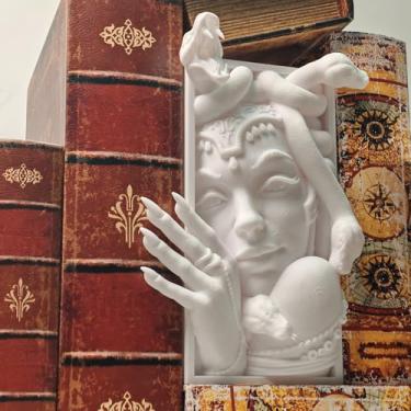 Imagem de Medusa Suporte de livros decorativo impresso em 3D, leve, durável, acessórios para estante de livros para amigos, elegante, decoração de casa, essencial para amantes de livros (medusa branca)