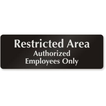 Imagem de SmartSign Área restrita - Placa de porta autorizada apenas para funcionários | Alumínio de 7,6 cm x 23 cm