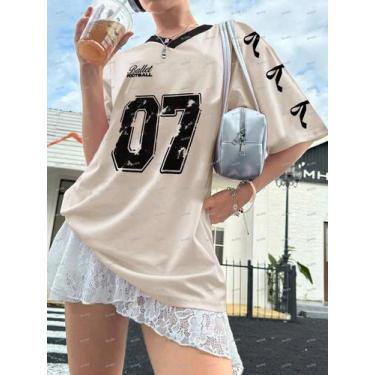Imagem de Camiseta Feminina Oversized com Decote V - Manga Curta e Estampa de Le