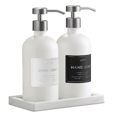 Imagem de Lusspa Dispensador de sabonete de loção, mãos e louça para pia de cozinha - Conjunto de 2 garrafas de vidro de 500 ml com bomba de aço inoxidável, 15 etiquetas à prova d'água e bandeja de silicone