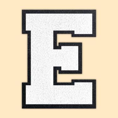 Imagem de QianSiLi Remendos de letras universitárias de chenille branco de 11 cm, letras grandes para jaquetas Letterman, moletons com capuz, mochilas, coletes, roupas, adesivos individuais de letra E