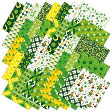 Imagem de FYSUIMU 40 peças de tecido quadrado de tecido de algodão do dia de São Patrício pequenos trevo verde branco trevo moedas sapatos tecidos de costura para férias irlandesas faça você mesmo costura