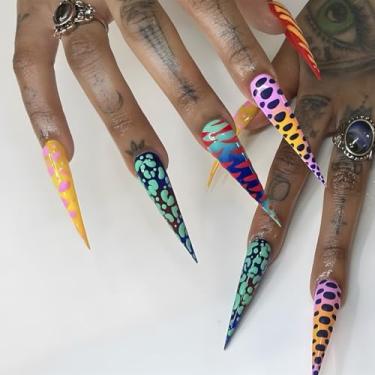 Imagem de Pregos postiços longos com cola falsa colorida com design de arte requintado, cobertura completa, bastão falso artificial em unhas de acrílico para mulheres, 24 peças