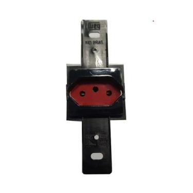 Imagem de Tomada 2P+T 10A 250V~ Klin WEG, Corpo Preto com Fundo Vermelho