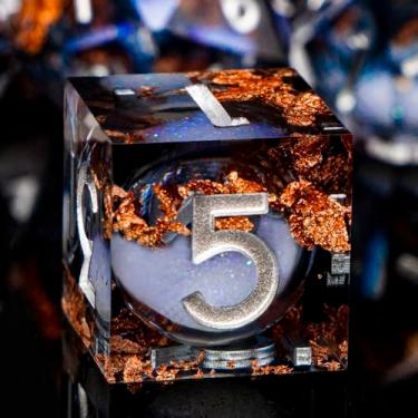 Imagem de ARUOHHA Liquid Core DND Dice Set, 7pcs Resin Sharp Edged Dragons Dice Role Playing Games, RPG Silver Numbers Black Dungeons Polyhedral Dice with Gift Box D20 D12 D10 D8 D6 D4