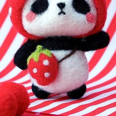 Imagem de Generic Kit para Iniciantes Em Feltro Com Agulha, Pingente Em Formato de Panda, Acabamento Fino, Material de Feltro de lã 100g, Ideal para Interação entre Pais e Filhos (Morango Pequeno)