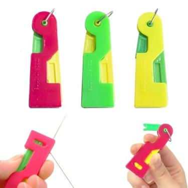 Imagem de Pacote com 3 passadores automáticos de agulha para bordado de costura manual e artesanato de ponto cruz, compatibilidade universal em várias máquinas de costura