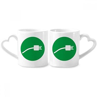 Imagem de Cabo de carregamento de plugue verde padrão conjunto de canecas de porcelana para casais, copo de cerâmica para amantes, alça de coração