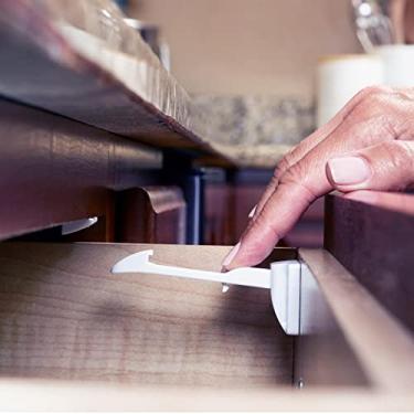 Imagem de Toddleroo by North States Travas de armário ABS | Branco | Instalação interna | Segurança infantil | Pacote com 10