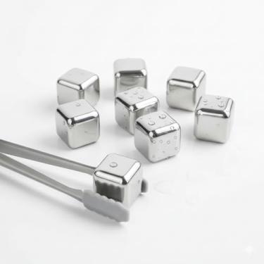 Imagem de Conjunto de 8 Cubos de Gelo em Aço Inox com Pegador, Reutilizáveis para Whisky e Drinks, Design Premium em Metal Prateado