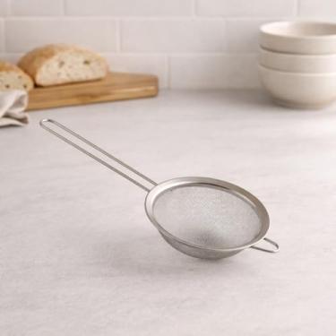 Imagem de Peneira de Cozinha em Aço Inox, 12cm de Diâmetro, Malha Fina, Cabo Longo, para Coar Líquidos e Secos