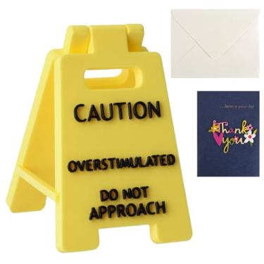 Imagem de Placa engraçada de mesa superestimulada, presente bem-humorado para colegas de equipe, colegas de trabalho e chefe, mini placas de mesa engraçadas para alívio de estresse para escritório, quarto