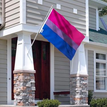 Imagem de Bandeira Fly in Breeze 9,5 x 1,5 m Bi Pride - Cor vívida e à prova de desbotamento - Cabeçalho de lona e costura dupla - Bandeiras bissexuais de poliéster com ilhós de latão 8 x 1,5 m