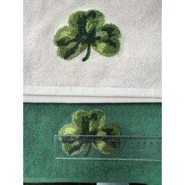 Imagem de Pacote com 2 toalhas de mão do dia de São Patrício trevo verde trevo bordado 3D 100% algodão macio absorvente banheiro conjunto de toalhas decorativas para secagem, cozinha, limpeza, presente, 35 x 74