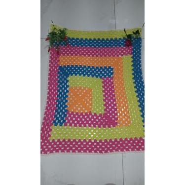 Imagem de Tapete Decorativo de Crochê Artesanal, Passadeira Multicolorido em Azul, Rosa, Laranja e Verde Limão, Design Geométrico, 90x73cm