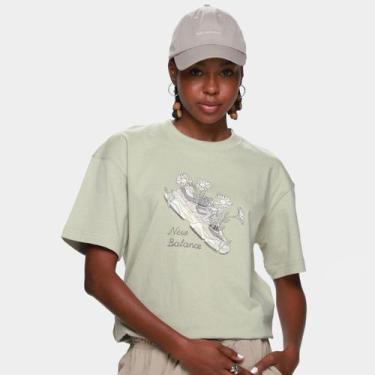 Imagem de Camiseta New Balance Flower Shoe Feminina, Verde, M