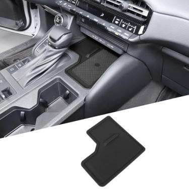 Imagem de Tapete de carregamento sem fio para console central adequado para Toyota Land Cruiser 250 Prado J250 2024 2025, almofada protetora de silicone para console central, antiderrapante, acessórios de