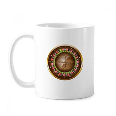 Imagem de Caneca realista de cerâmica com ilustração de toca-discos de cassino, xícara de porcelana e café