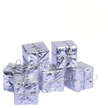 Imagem de Kit 6 Mini Presentes Decorativos para Árvore de Natal, C/Cordão, Enfeites Natalinos, Pendurar, Durável e Resistente, P/Mesa Guirlanda Arranjo (Prateado)