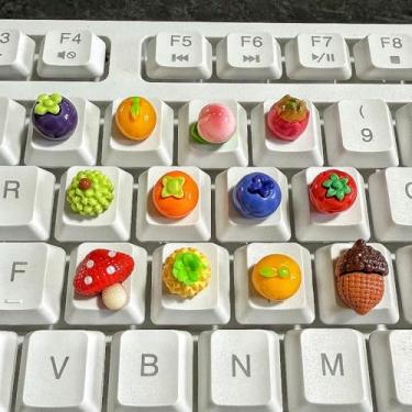 Imagem de 30 peças de adesivos de teclado elevados para unhas longas, capas de teclado de digitação confortáveis em forma de fruta de resina para digitação e jogos usando em laptop, PC, notebook, desktop (Fruit