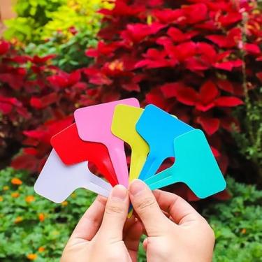 Imagem de 100 etiquetas de plantas, marcadores de jardim tipo T, etiquetas de plantas de plástico à prova d'água para sementes, ervas, suculentas e vasos de plantas (vermelho)