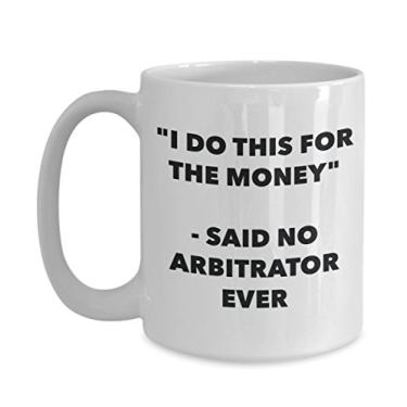 Imagem de Caneca "I Do This for the Money" - Said No Arbitrator Ever - Caneca de café de cacau quente engraçado - ideia de de Natal