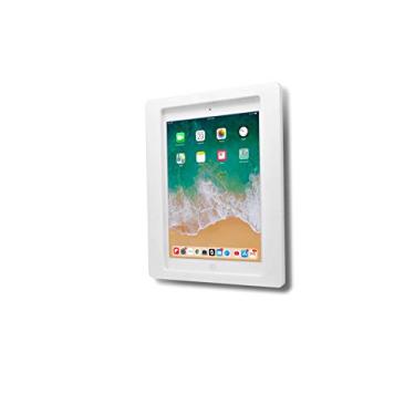 Imagem de TABcare Gabinete VESA de acrílico antirroubo para Apple iPad Mini 4/5 20.3 cm com kit de suporte de parede gratuito e cabo de carregamento de ângulo de 90 graus (iPad Mini 4/5 20.3 cm, branco)