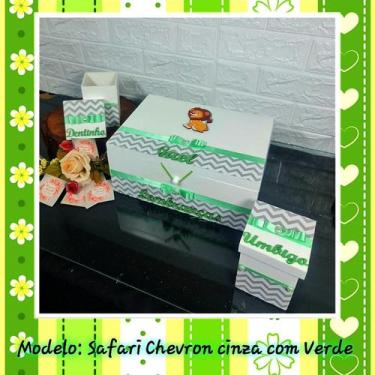 Imagem de Caixa Recordação do Bebê com Nome - SAFARI CHEVRON CINZA E VERDE - FLO