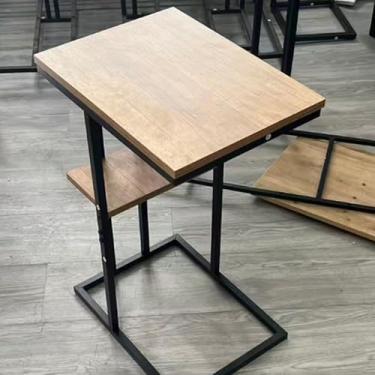 Imagem de Katrawu Mesa de canto em forma de C, mesa lateral pequena para sofá e cama, mesa de sofá de madeira com moldura de metal para sala de estar, quarto, cabeceira (carvalho)