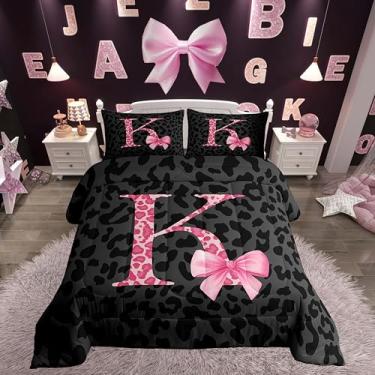 Imagem de jejeloiu Conjunto de edredom casal com letra K, estampa de leopardo, para crianças, meninas, mulheres, laço rosa, alfabeto, edredom com pele de guepardo, decoração de quarto de microfibra, 3 peças com