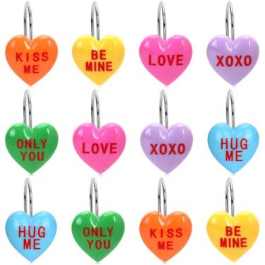 Imagem de BOARDFEB Ganchos de cortina de chuveiro para Dia dos Namorados, 12 peças de ganchos de resina à prova de ferrugem em forma de coração com mensagens de amor, anéis decorativos de banheiro para cortina