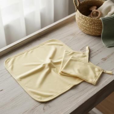 Imagem de Kit 3 Unidades Fraldas Boca Bebê Malha Lisa Toque Suave Babete com Prendedor de Chupeta 30x30cm Amarelo