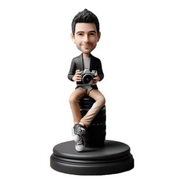 Imagem de Fotógrafo feito à mão Bobblehead personalizado a partir de sua pilha de lente de câmera fotográfica presente de vibração artística para colega irmão fotografia aficionados aniversário aniversário