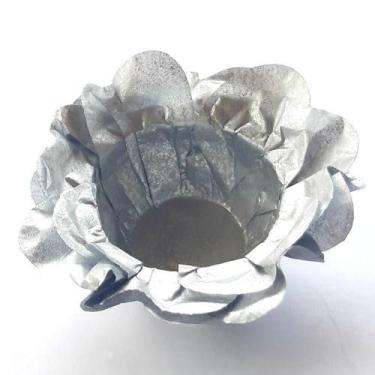 Imagem de 40 Forminhas para Doces e Brigadeiros Finos Formato Flor Casamento Festas Eventos(PRATA)
