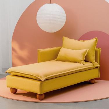 Imagem de Sofá Modular Chaise Braço Lateral Com Pé Bolinha Sôma CabeCasa MadeiraMadeira Mostarda