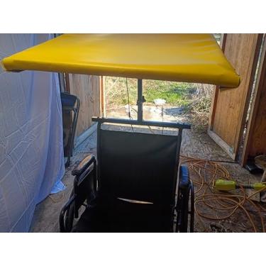 Imagem de Cadeira de rodas vermelha